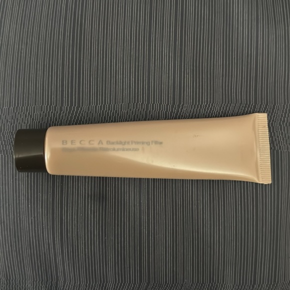 BECCA priming filter a lot of two. - Picture 2 of 3